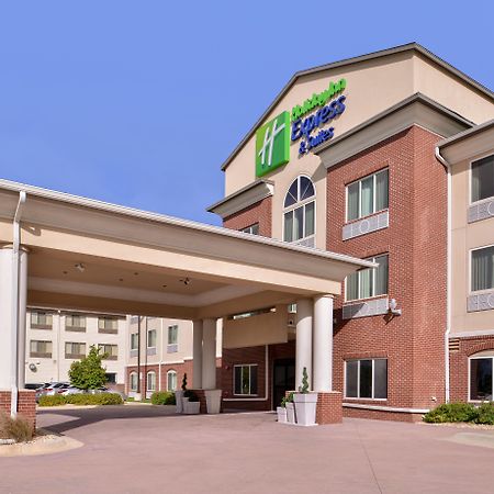 Holiday Inn Express & Suites Emporia Northwest By Ihg Exterior photo