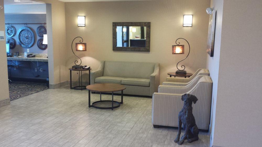 Holiday Inn Express & Suites Emporia Northwest By Ihg Exterior photo