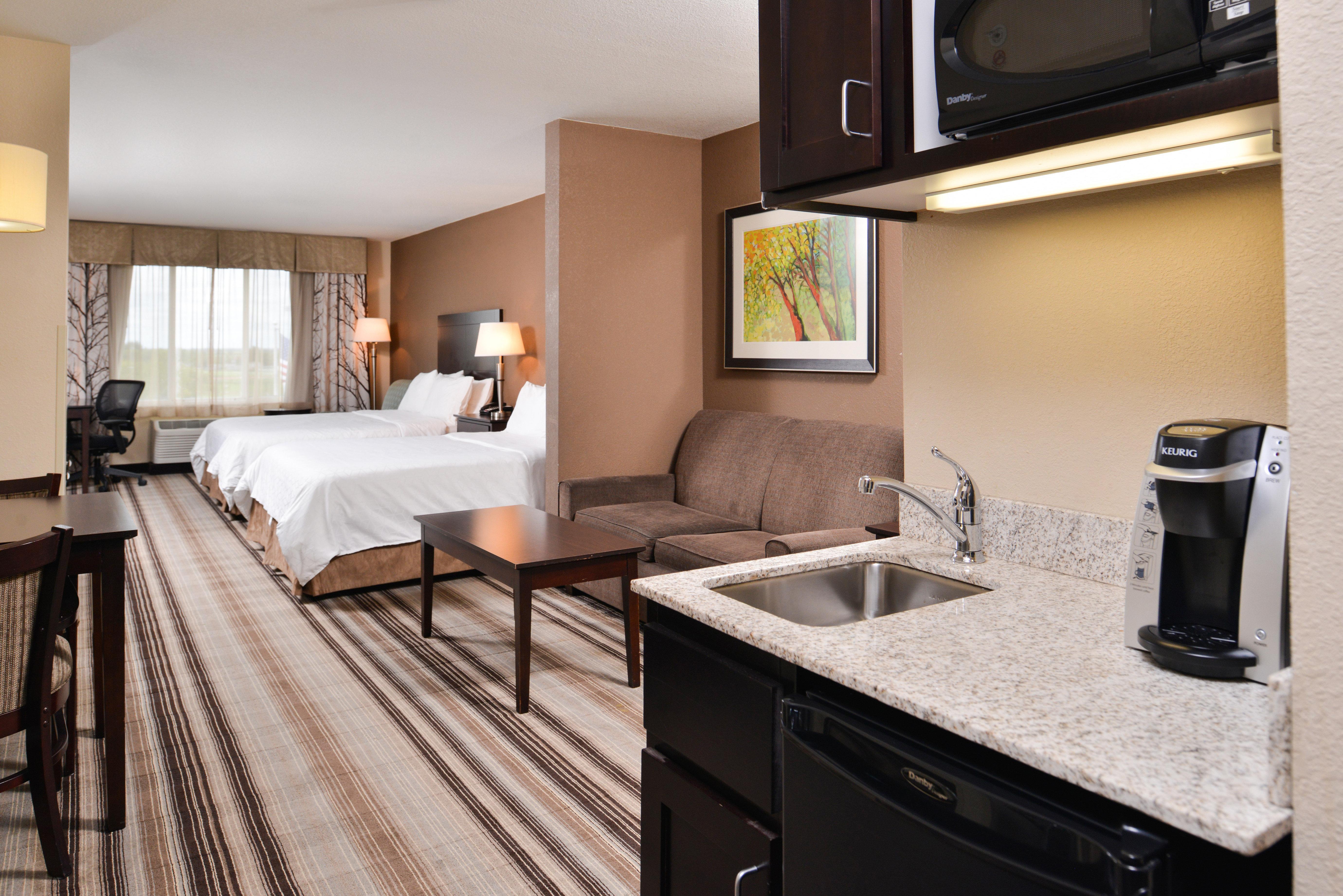Holiday Inn Express & Suites Emporia Northwest By Ihg Exterior photo