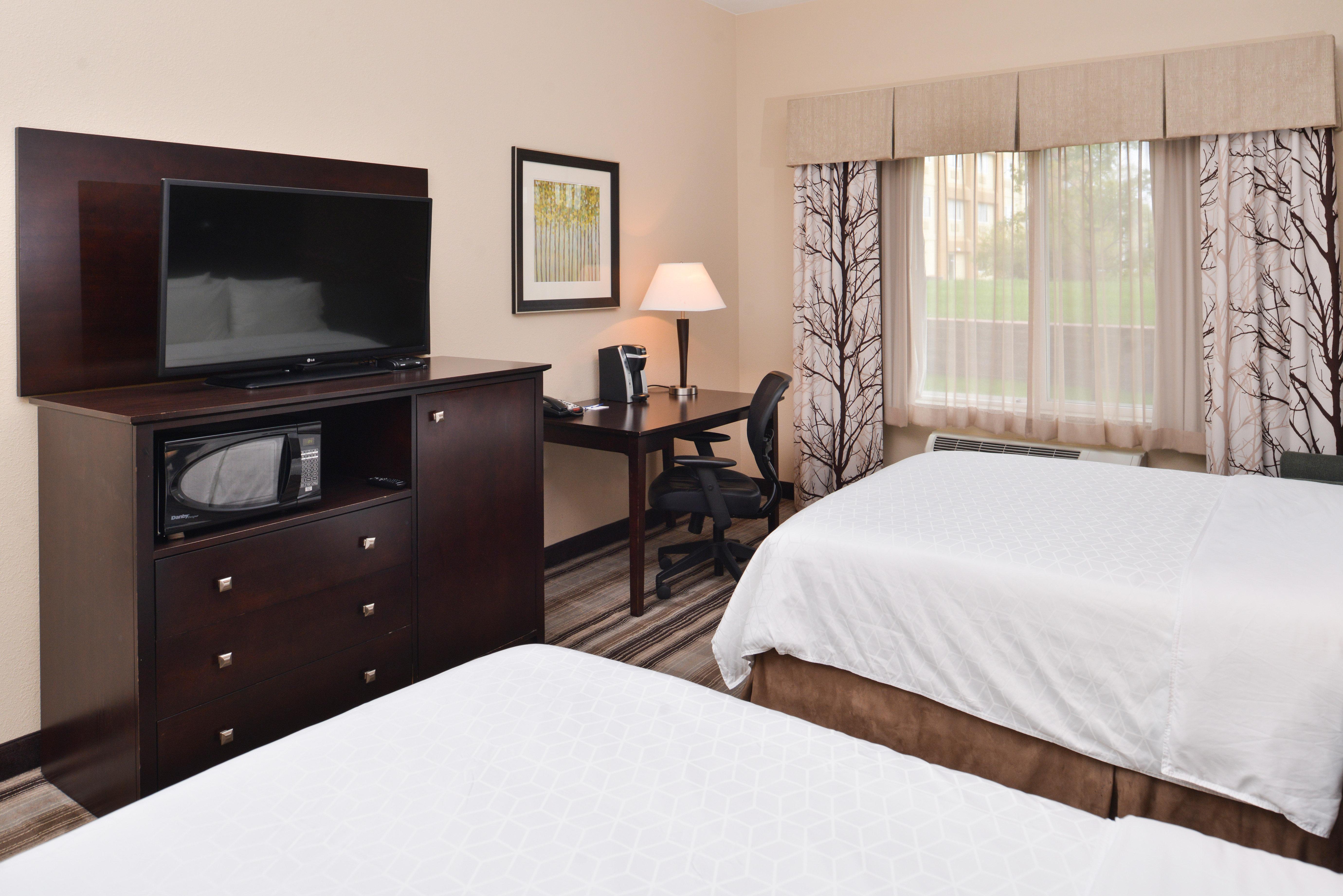 Holiday Inn Express & Suites Emporia Northwest By Ihg Exterior photo