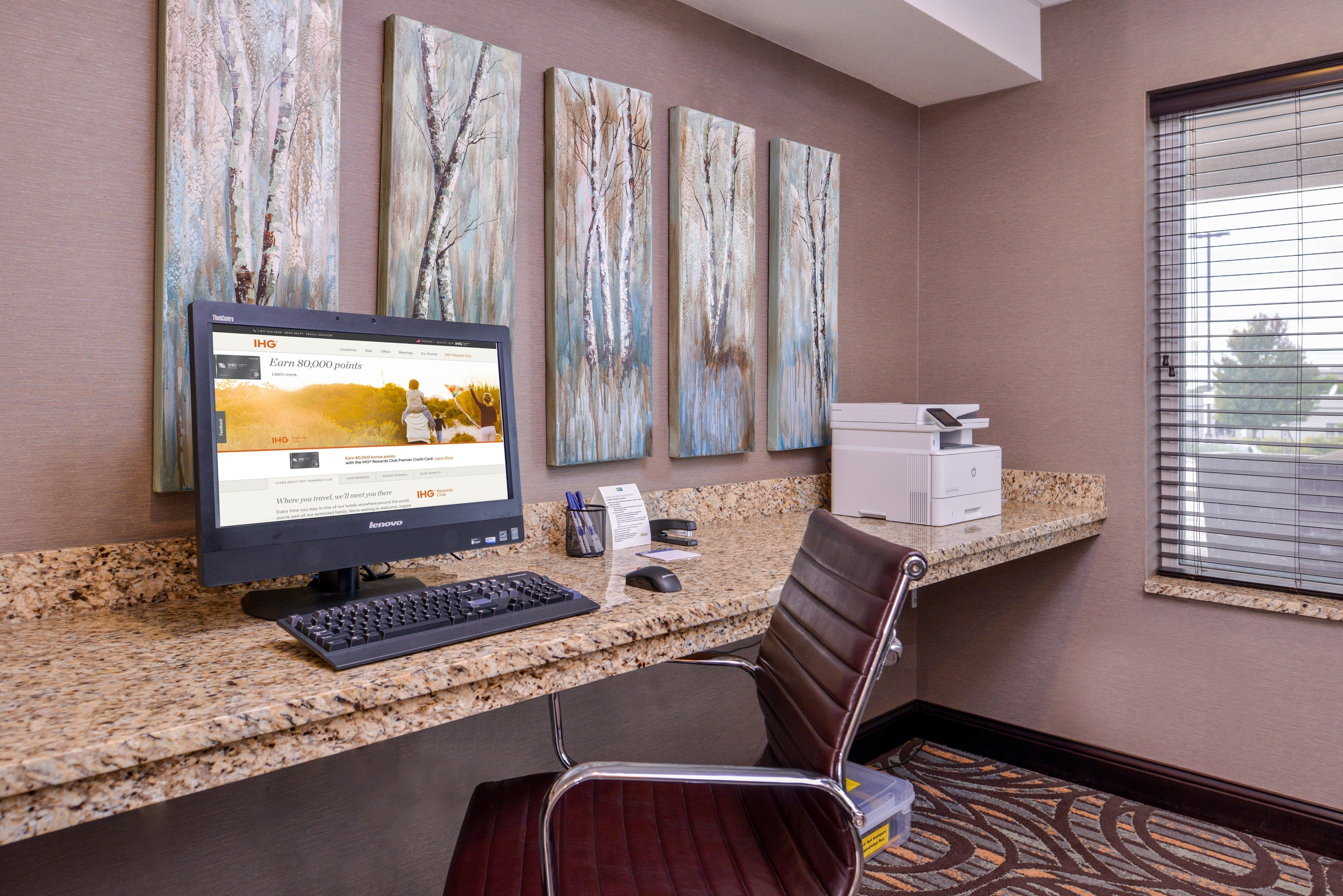 Holiday Inn Express & Suites Emporia Northwest By Ihg Exterior photo