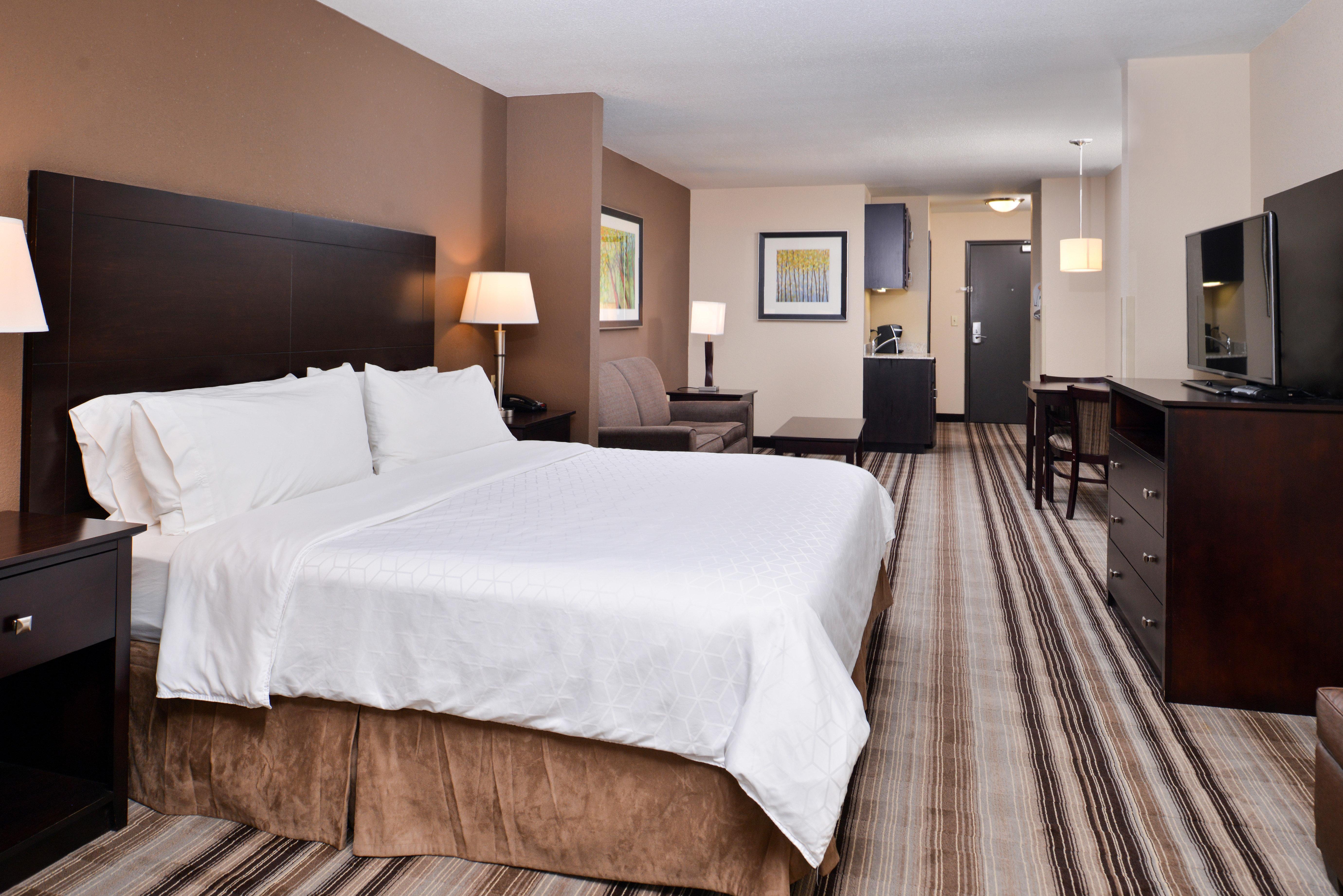 Holiday Inn Express & Suites Emporia Northwest By Ihg Exterior photo
