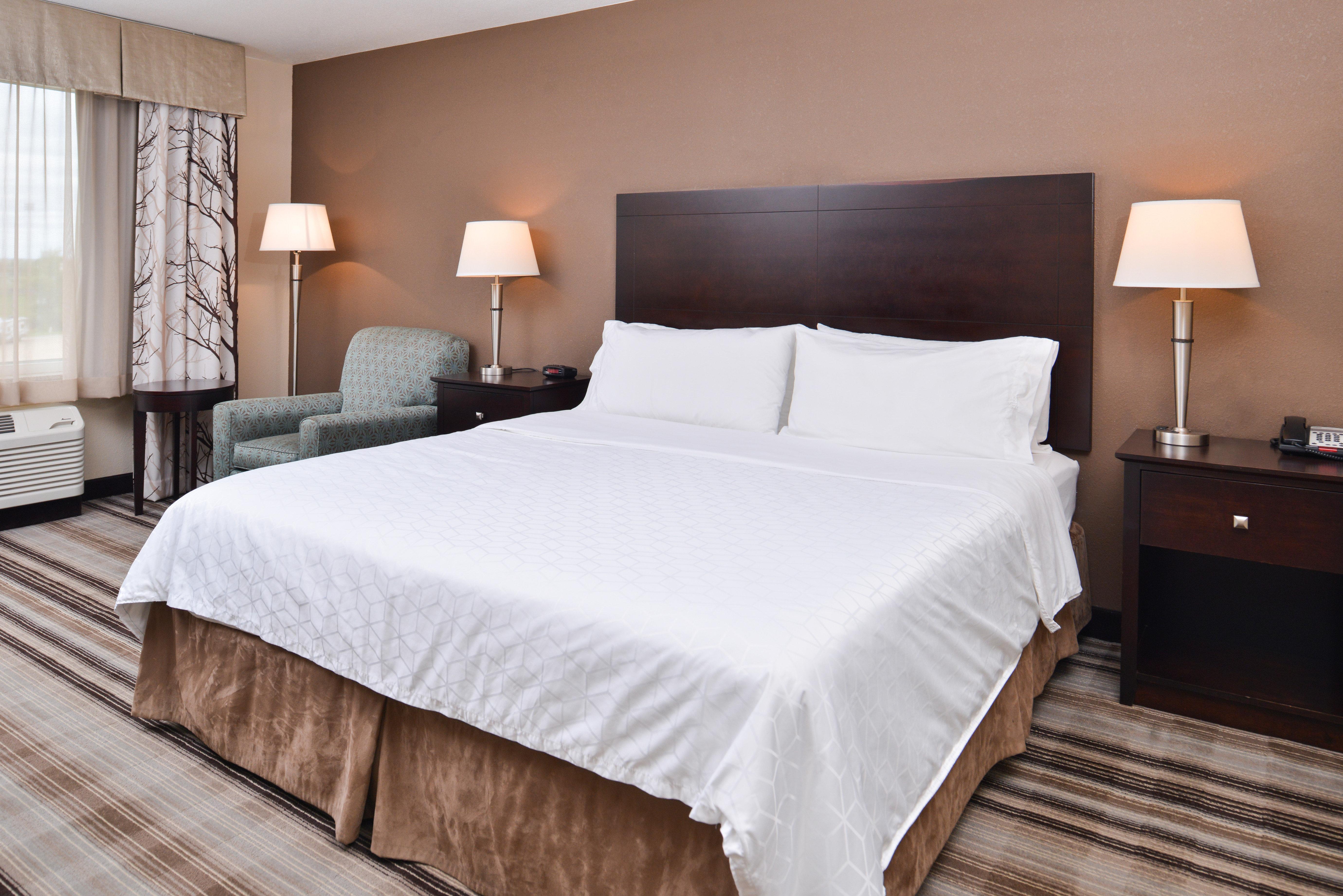 Holiday Inn Express & Suites Emporia Northwest By Ihg Exterior photo