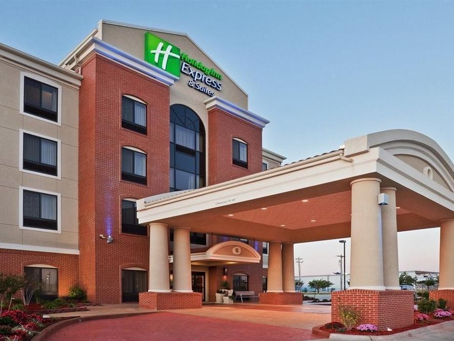Holiday Inn Express & Suites Emporia Northwest By Ihg Exterior photo