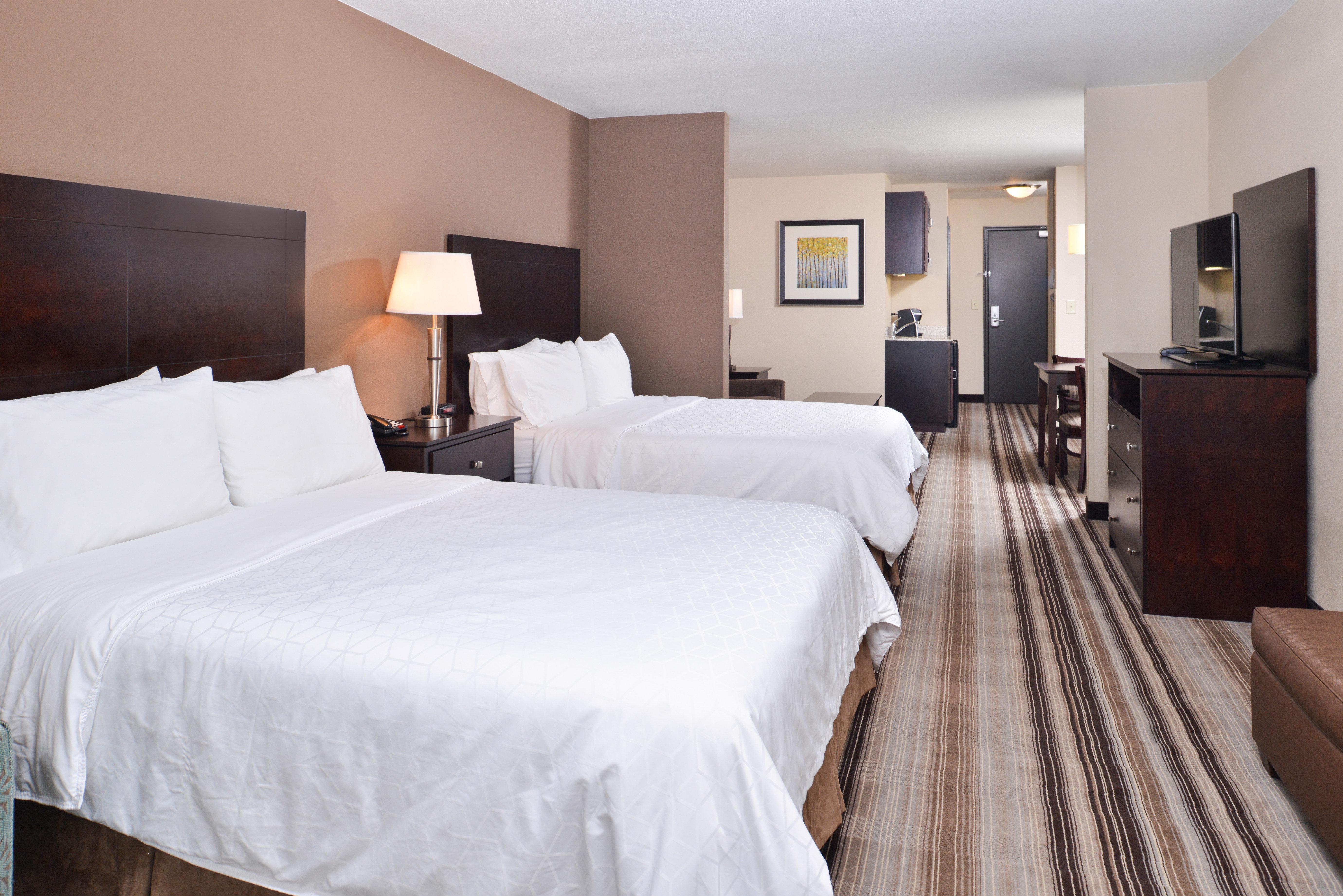 Holiday Inn Express & Suites Emporia Northwest By Ihg Exterior photo