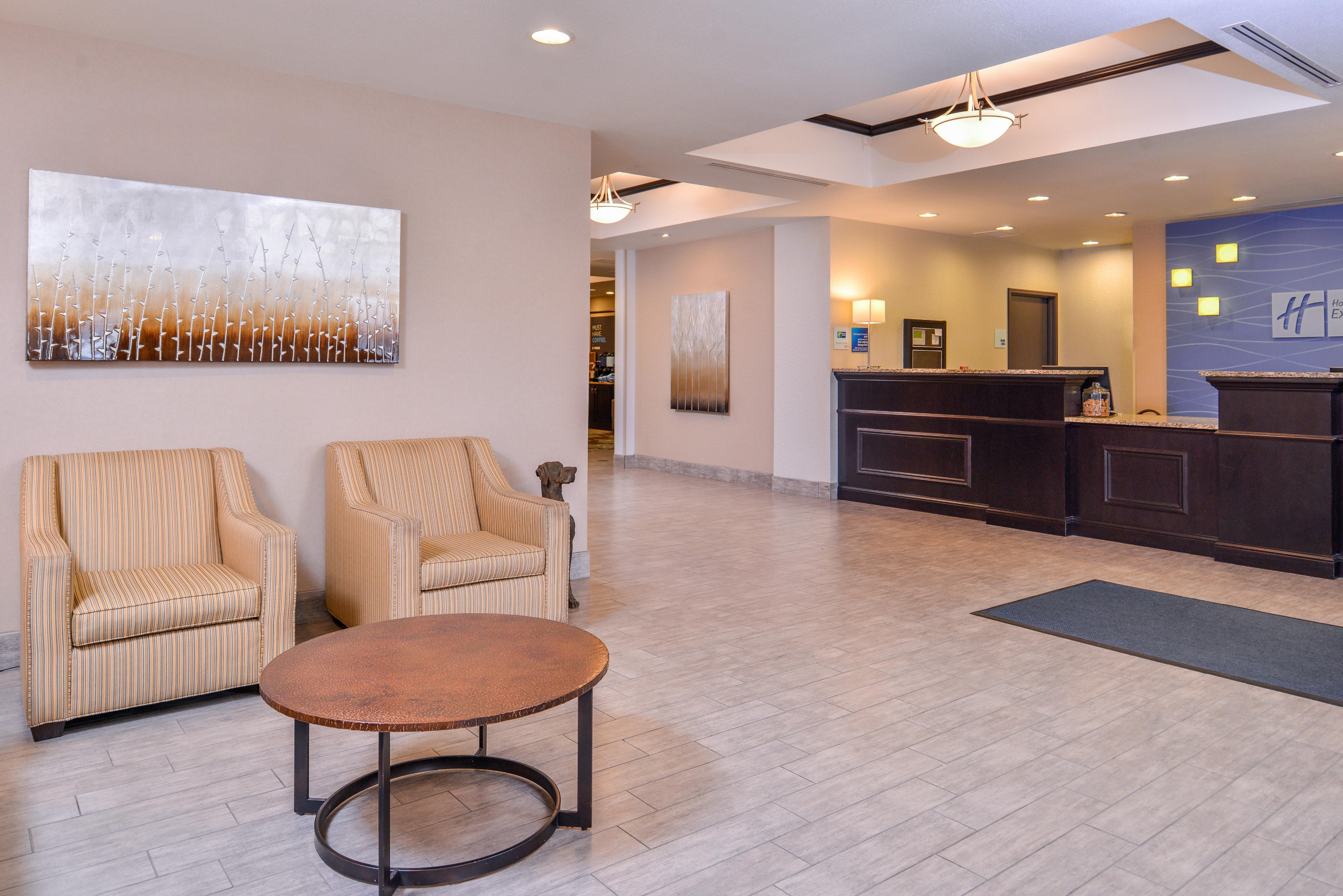 Holiday Inn Express & Suites Emporia Northwest By Ihg Exterior photo
