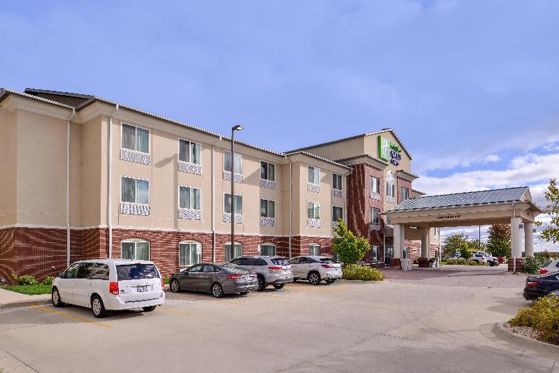 Holiday Inn Express & Suites Emporia Northwest By Ihg Exterior photo